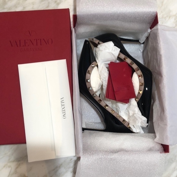 VALENTINO GARAVANI Patent Rockstud Pump 85mm - Black/Poudre - Picture 2 of 9